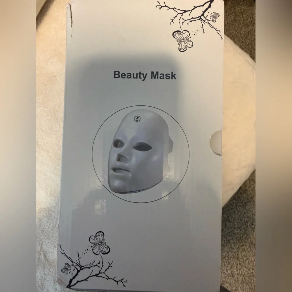 Beauty Mask‎ White